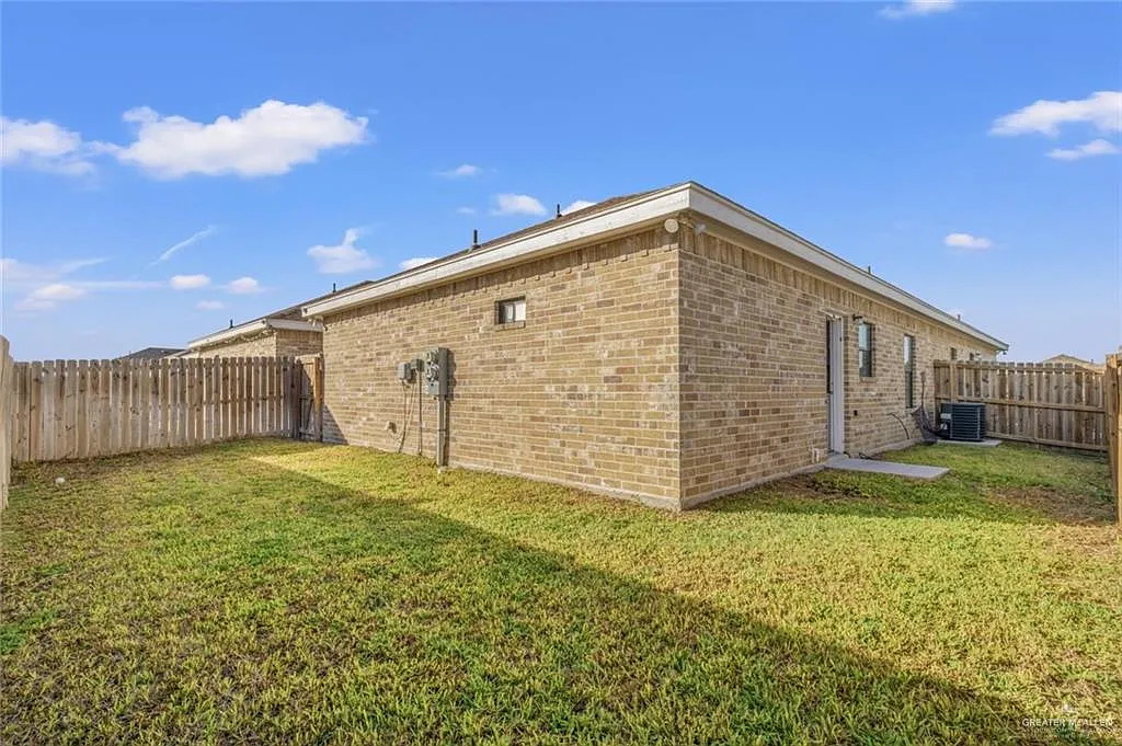 3 bed, 2.0 bath, 1100 sqft, $1,095 — Photo 3