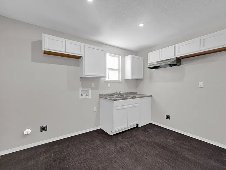 2103 N Marrs St — Photo 3