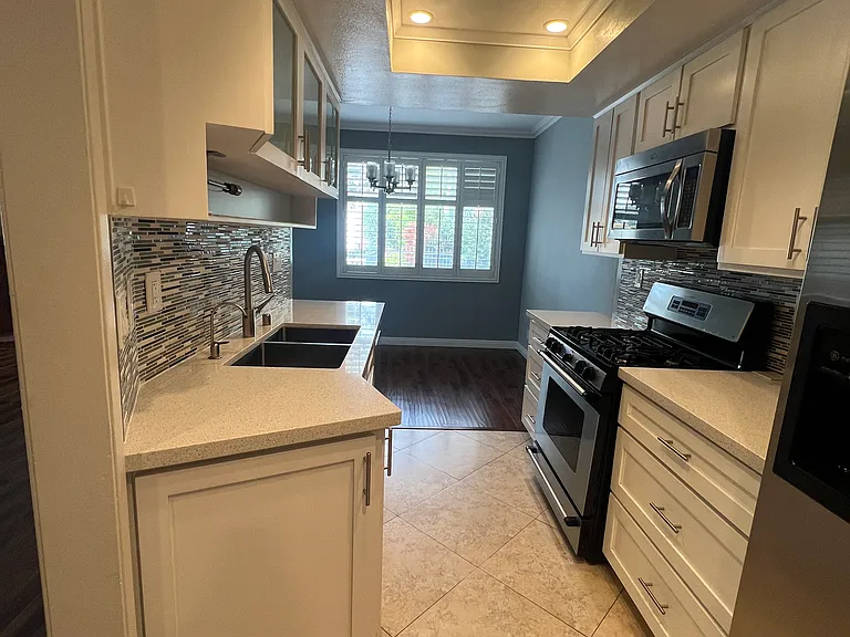 1663 Veteran Ave #105 — Photo 8