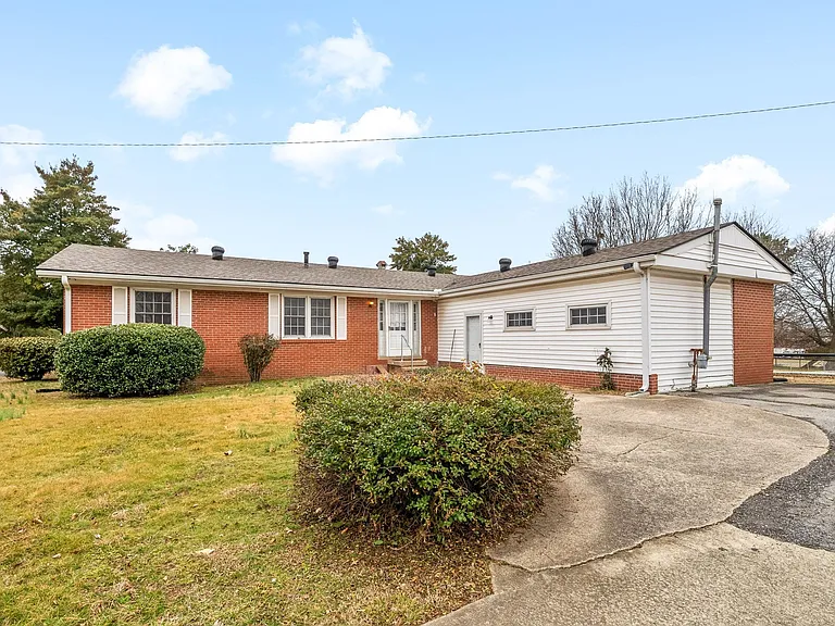 1319 Fort Campbell Blvd — Photo 17