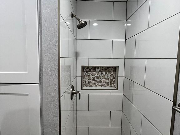 2nd image of 515 Camino De Gloria