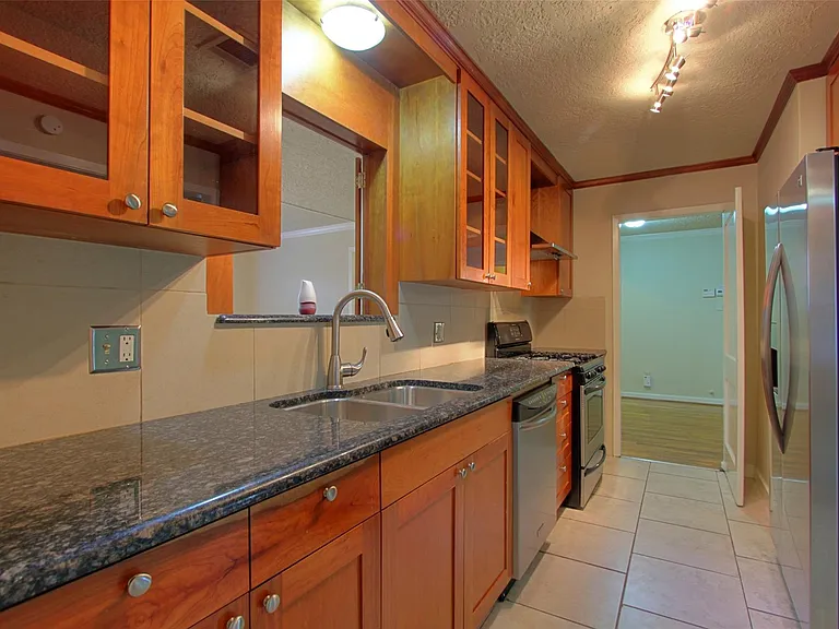 1322 Curtin St — Photo 5
