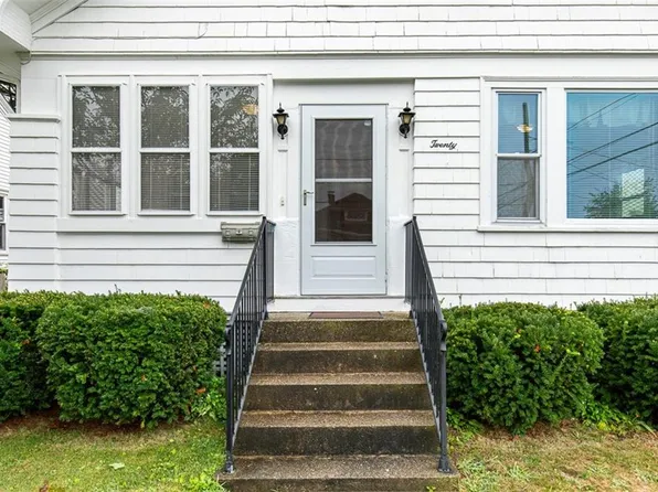 20 Pearce Ave E, Riverside, RI 02915