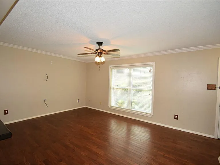 9323 Westwood Village Dr #6 — Photo 2