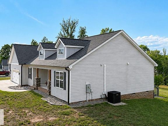 5th image of 338 Price St