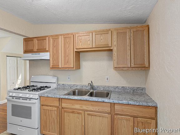 5th image of 2027 Towner Ave SW
