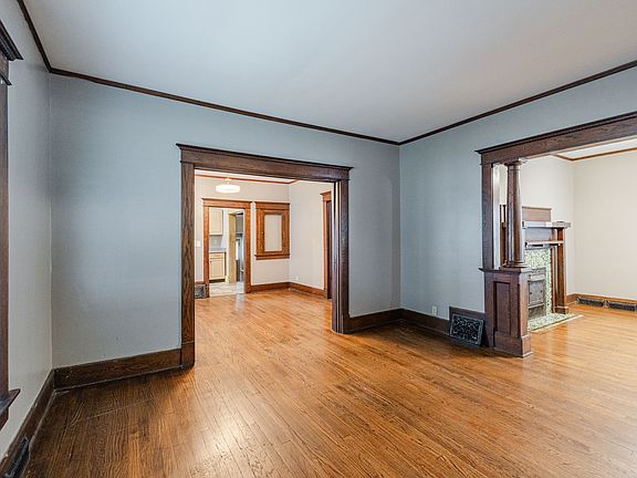 2nd image of 2991 Holdrege St