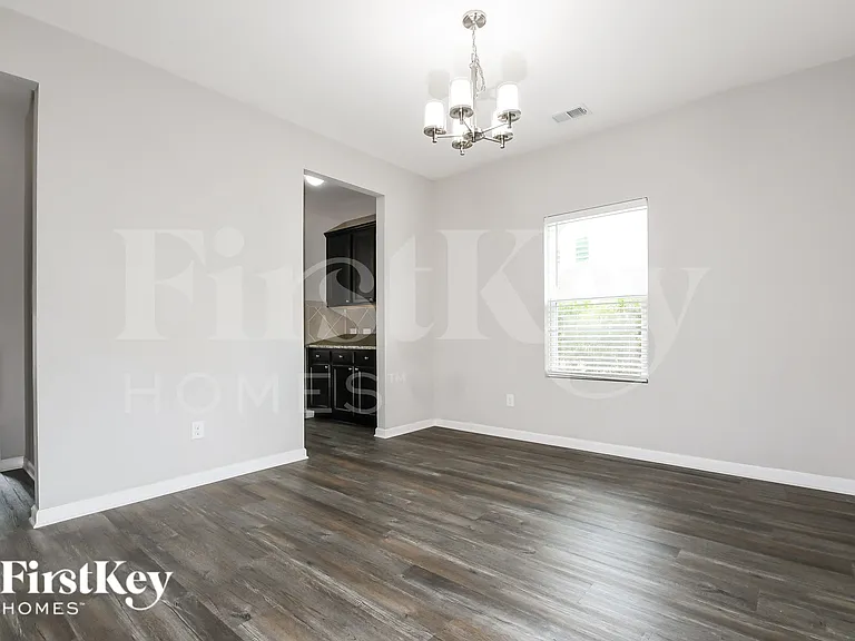 104 Breeders Ct — Photo 5