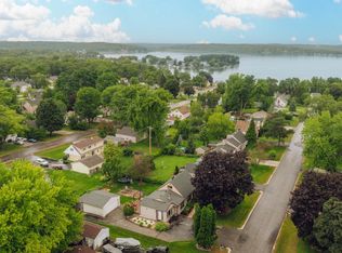 W271N2549 Pear Tree Ln, Pewaukee, WI 53072