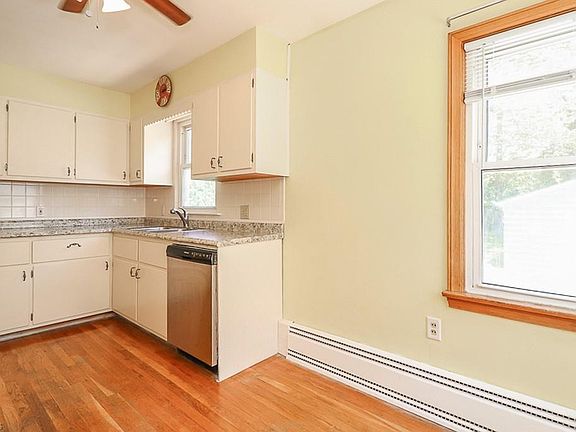 3rd image of 96 Nottingham St