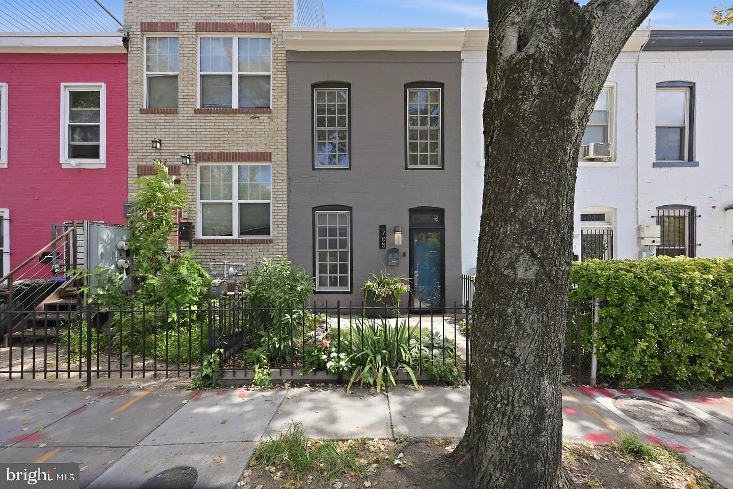 2 bed, 1.5 bath, 1270 sqft, $3,000 — Photo 1