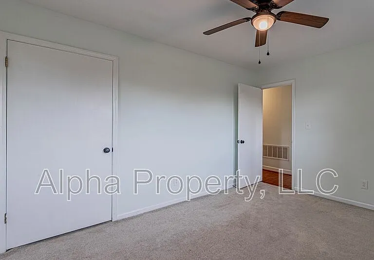 109 Roberts Cir — Photo 16