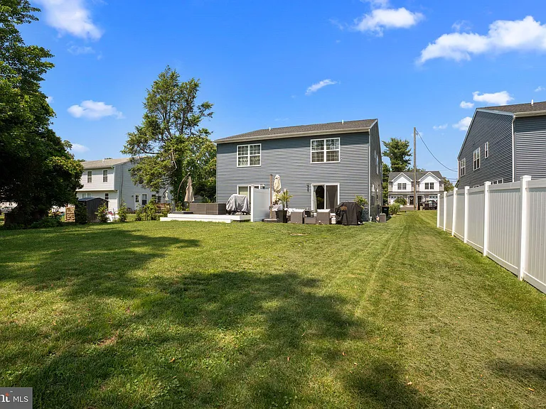 513 Arbutus Ave #A — Photo 25