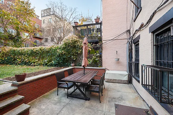 Sold by Compass | media 4