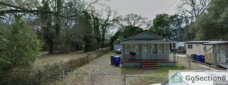 2nd image of 1915 Emden St