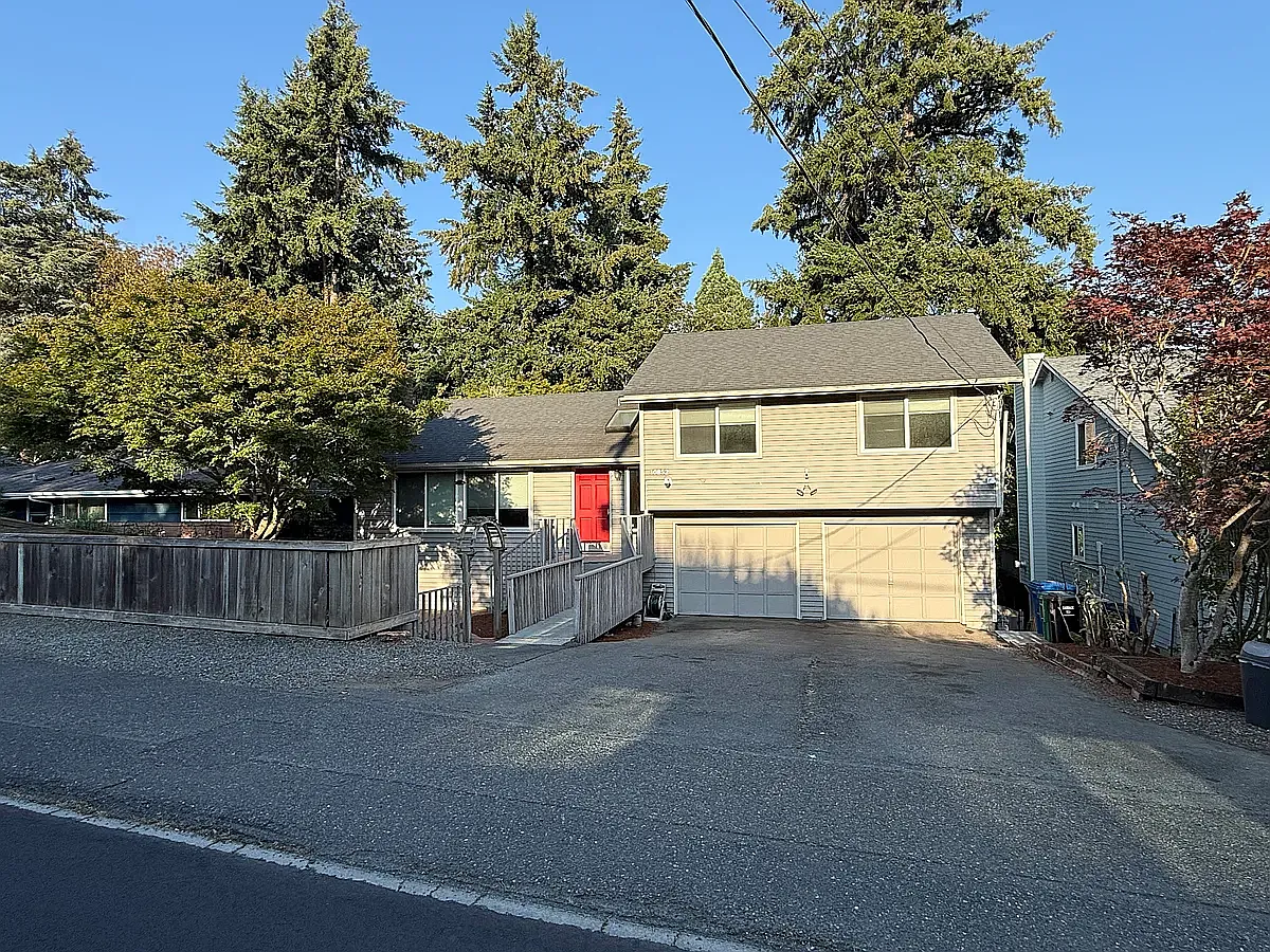 4 bed, 2200 sqft, $3,995 — Photo 1