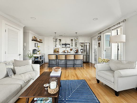 5th image of 280 E Eagle St #3