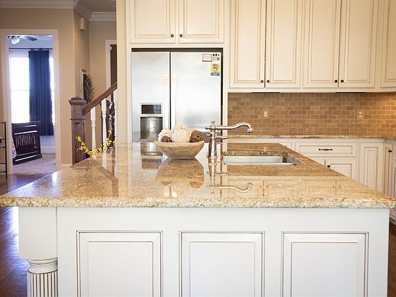 5th image of 602 River Birch Dr
