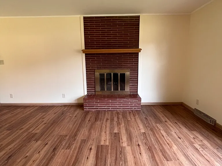 New floors in living room, light cream paint