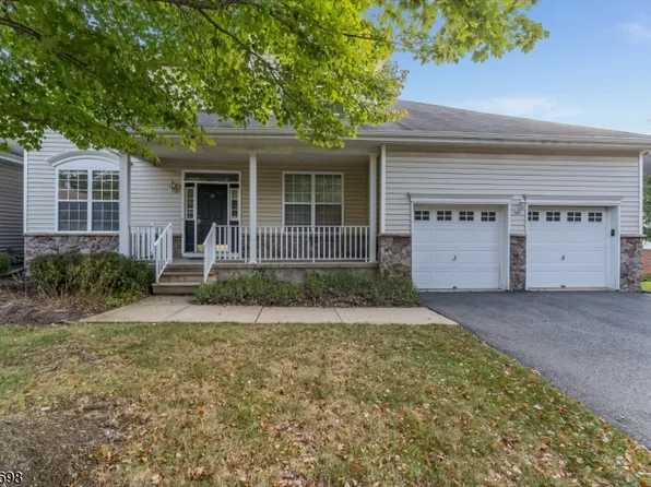15 Colts Ln, Raritan Twp., NJ 08822