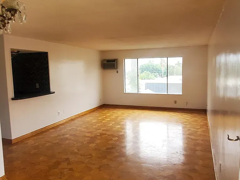 1344 N Martel Ave #306 — Photo 33