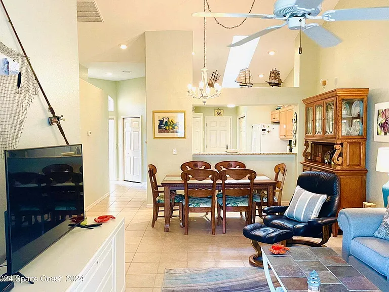 5569 Cord Grass Ln — Photo 4