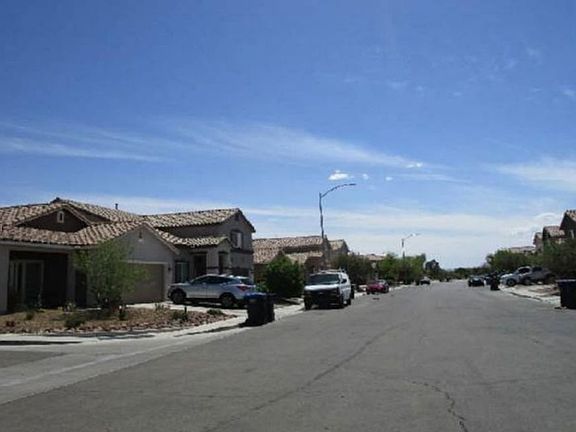 Exterior Neighborhood (street photo)