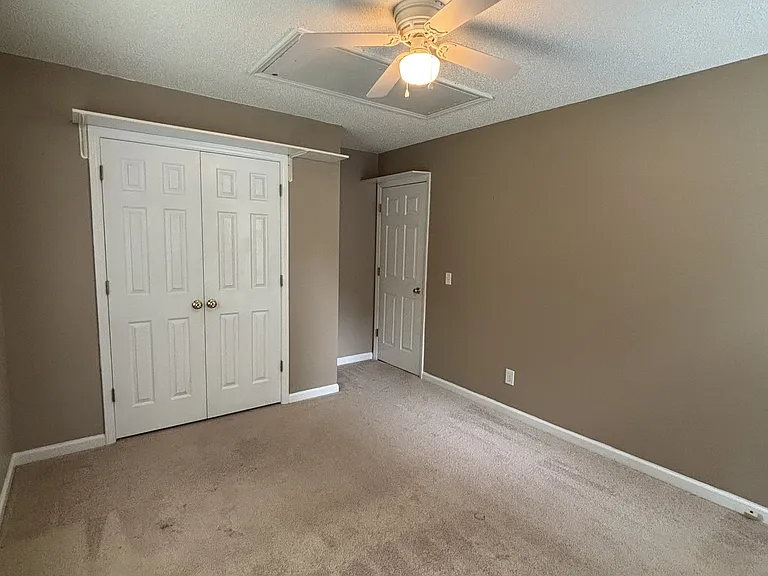 60 Stratford Dr — Photo 37