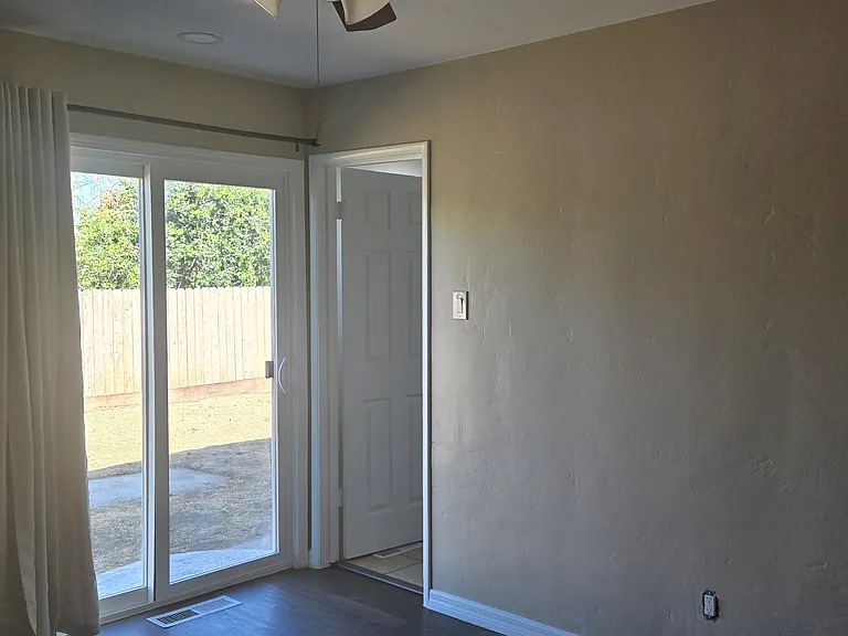 1125 S Mountain St — Photo 8