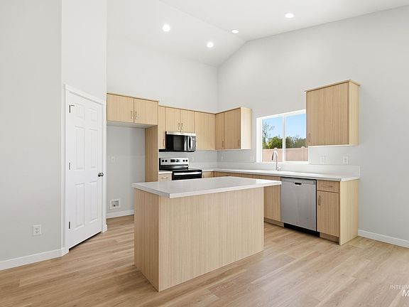 3rd image of 501 Waverly Ave