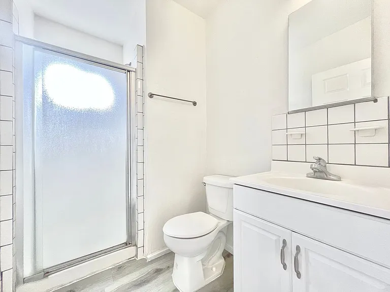 1444 W 28th St — Photo 19