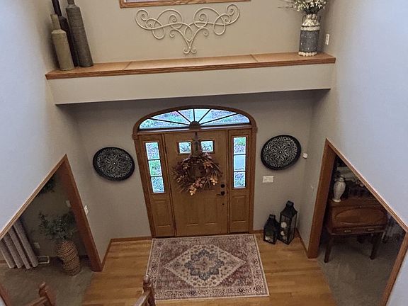 4th image of 764 Saddlebrook Ct