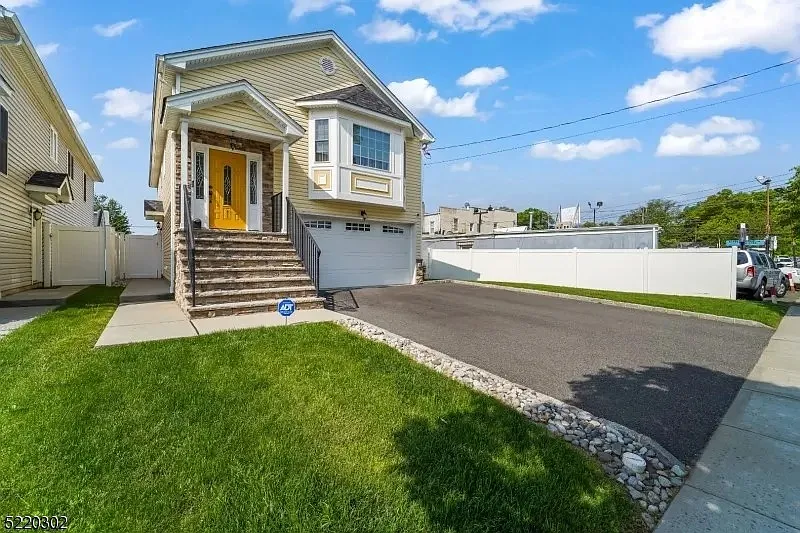4 bed, $4,000 — Photo 2