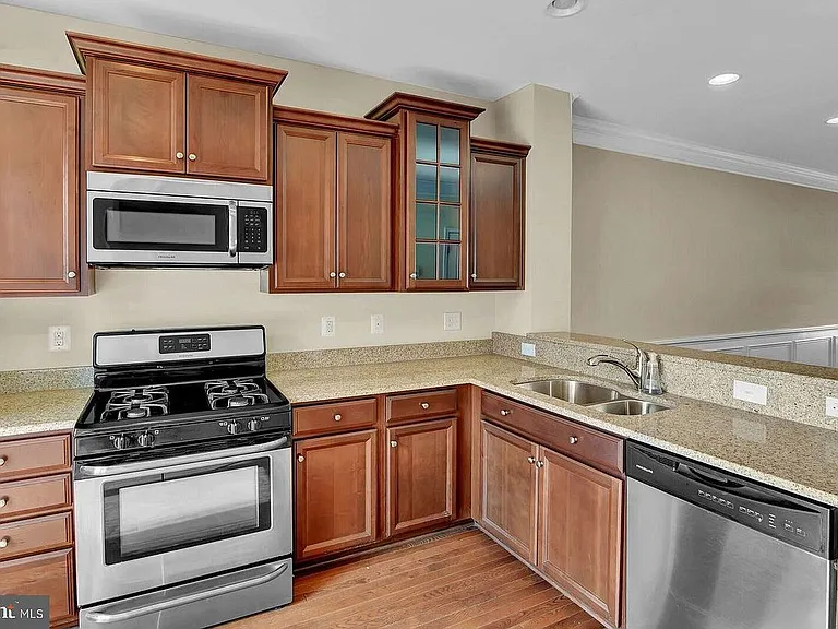 8891 Cherry St — Photo 16