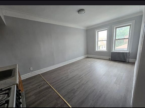 5th image of 379 Sanford Ave #3