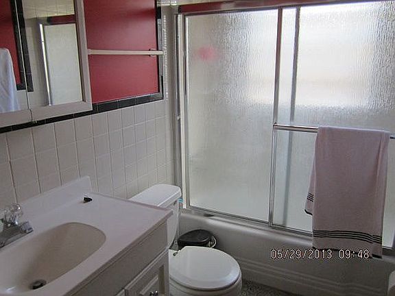 5th image of 329 Shore Dr E