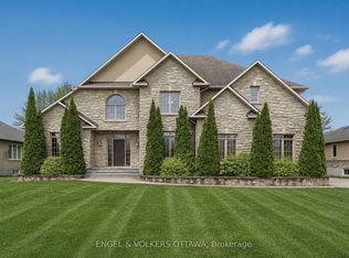 6842 South Village Dr, Ottawa, ON K4P 0A5