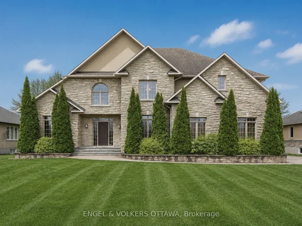 6842 South Village Dr, Ottawa, ON K4P 0A5