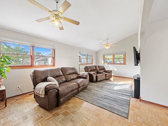 3rd image of 15505 Lavergne Ave