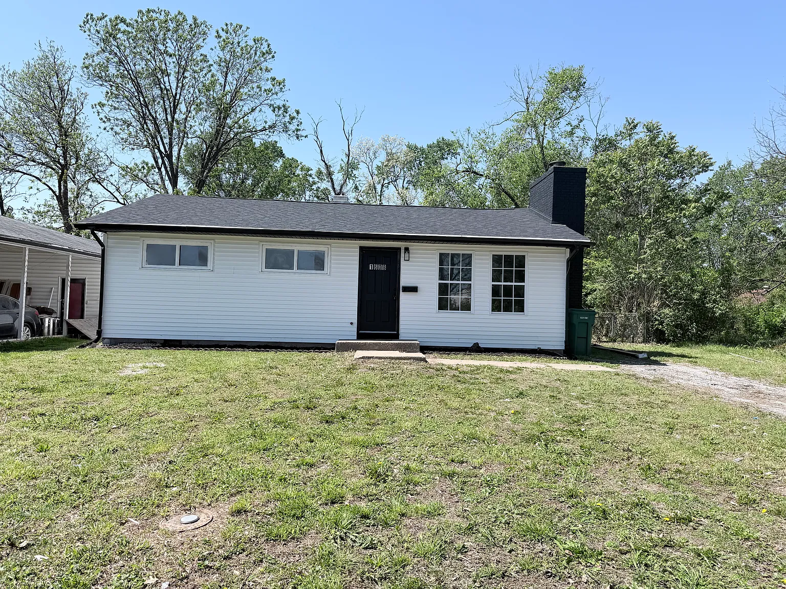 3 Bedroom 1 Bath Serious Inquiries Only Please. — Photo 1