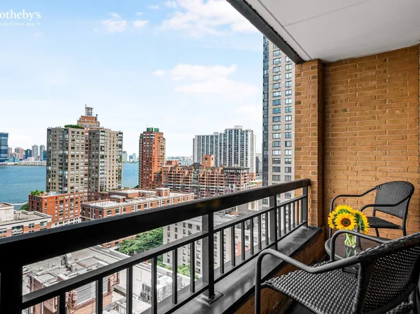 99 Battery Place image 2 of 13