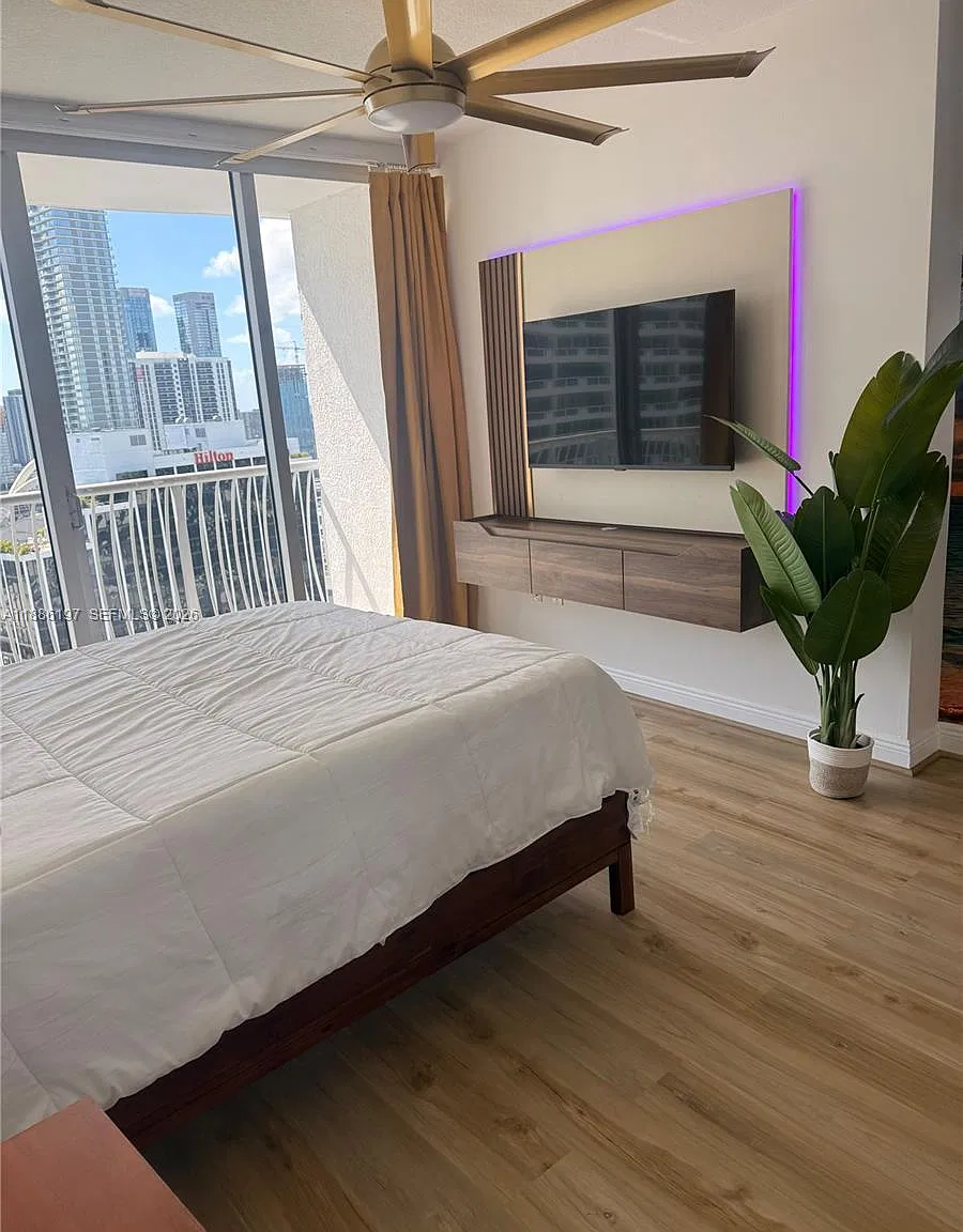 Opera Tower Condo — Photo 2