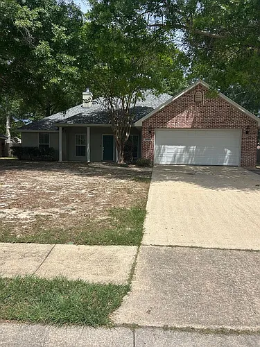 15092 Warren Dr Photo 1