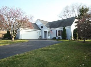 1032 Maple Ln, Batavia, IL 60510