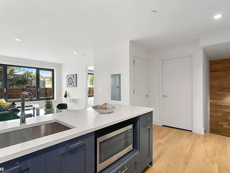 180 Franklin Ave #103 — Photo 8