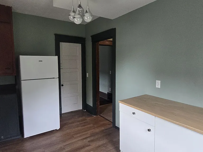 477 S Chestnut St #1 — Photo 4