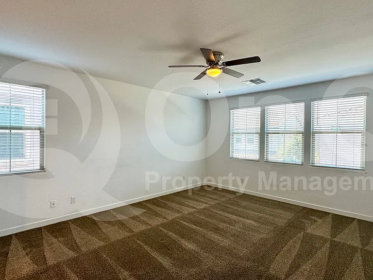 1068 E Sabino Dr — Photo 30