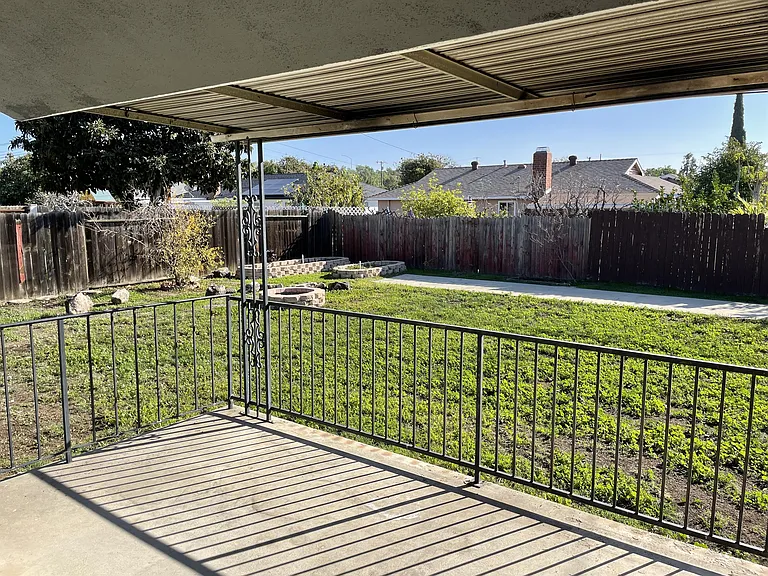 2634 Balfour Ave — Photo 6