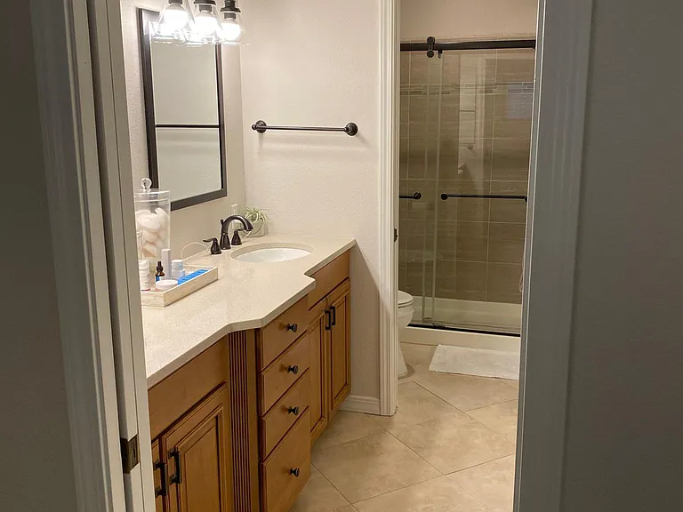 826 E Riverpark Ln — Photo 7