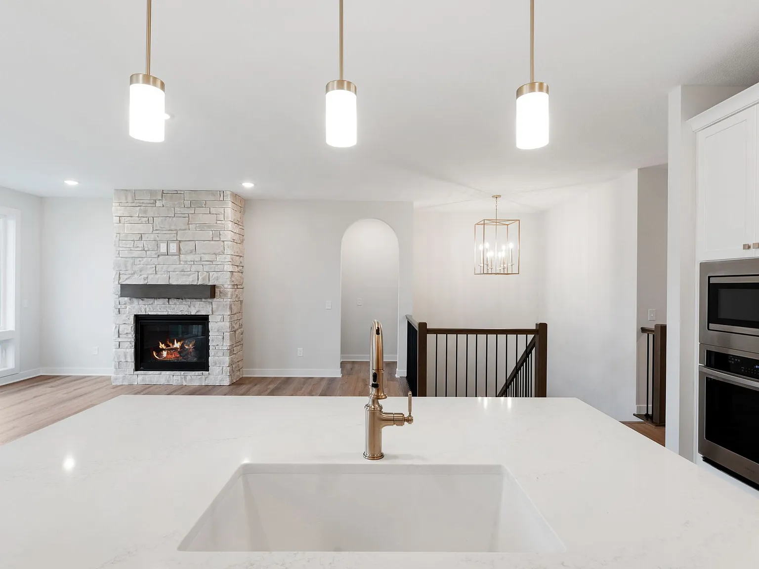4 bed, 3008 sqft, $5,000 — Photo 3